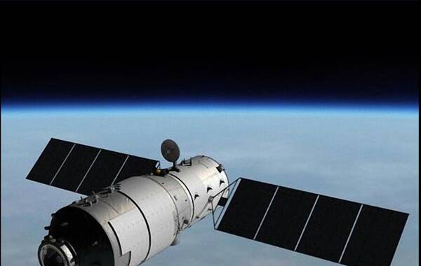 4月2日8时15分左右，天宫一号目标飞行器已再入大气层，再入落区位于南太平洋中部区域，绝大部分器件在再入大气层过程中烧蚀销毁。天宫一号于2011年9月29日发射升空，先后与神舟八号、九号、十号飞船进行6次交会对接，完成了各项既定任务，为中国载人航天发展作出了重大贡献。2016年3月16日，天宫一号目标飞行器正式终止数据服务，全面完成了历史使命，进入轨道衰减期。 图片来源：中国载人航天网