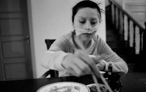 揭秘范冰冰镜头背后 边敷面膜边吃饭|范冰冰