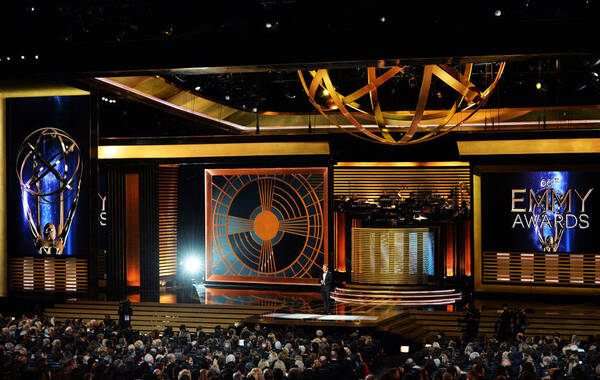 当地时间2014年8月25日，洛杉矶，第66届美国电视艾美奖颁奖典礼举行，众星现身颁奖礼内场。