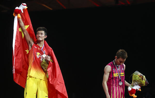 北京时间9月1日，2014年世界羽毛球锦标赛在丹麦的哥本哈根结束男子单打决赛，谌龙如愿夺取个人首个世锦赛冠军。在与头号种子李宗伟的决赛中，谌龙经过1小时8分钟的苦战以两个21比19险胜李宗伟，谌龙首度夺取世锦赛单打冠军，中国队也实现了世锦赛男单的7连冠。