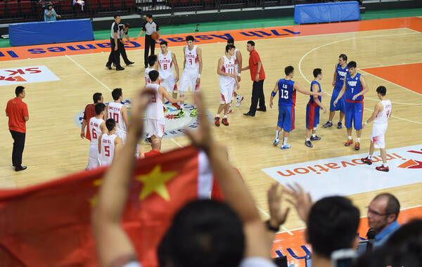 北京时间9月25日，2014仁川亚运会男篮小组赛继续进行，中国队最终59-58一分险胜台北，成功晋级。