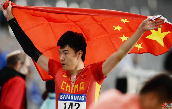 北京时间9月30日，仁川亚运赛场进入第11个比赛日。在田径赛场备受关注的男子跳远决赛中，李金哲以第五跳8.01米的成绩获得冠军；高兴龙以7.86米的成绩获得铜牌；韩国选手金德现最后一跳爆发，以7.90米获得银牌。
