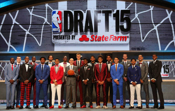 15年NBA选秀:唐斯无悬念状元 穆迪埃跌至第七
