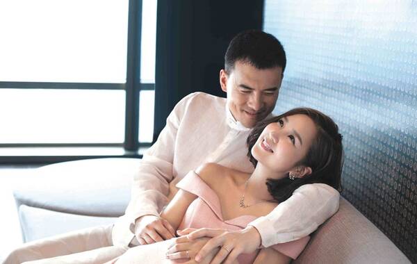 何洁献唱电影片尾曲诠释青春无悔 携手赫子铭