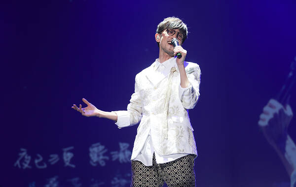 周传雄演唱会全程大合唱 约定明年9月万事达中