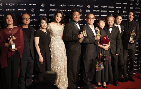 2015年11月21日，第52届台湾电影金马奖在台北市国父纪念馆隆重举行。晚会现场群星荟萃，后台同样热闹非凡。《刺客聂隐娘》获得最佳影片等五项大奖，成本届金马奖最大赢家。