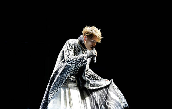 杨宗纬北京个唱现场落泪 以诗会友大秀舞艺|杨宗纬