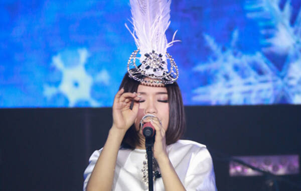 庄心妍个人演唱会喊“饿” 粉丝体贴现场推荐菜品 |庄心妍_凤凰音乐