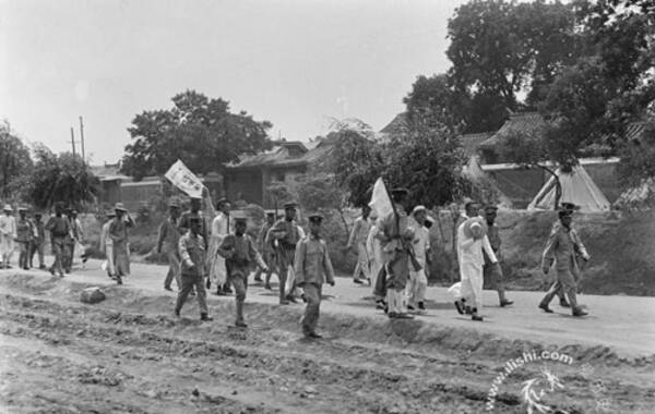 图为1919年6月4日，被拘捕的国立北京法政大学学生。 
