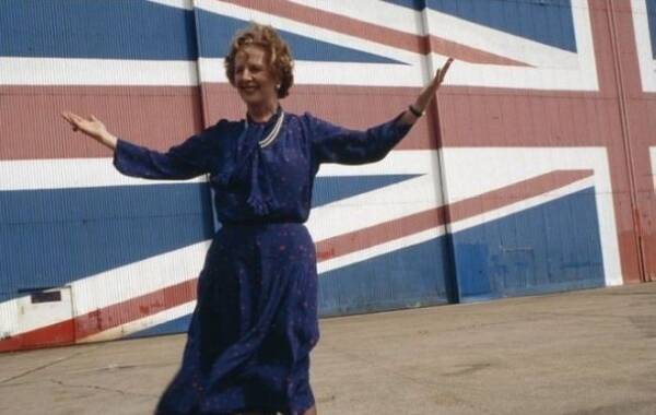 2013年4月8日，英国前首相玛格丽特.撒切尔，也是英国第一位女首相因中风去世，享年87岁。撒切尔夫人用自己的实际行动证明了女性在管理国家的能力上与男性相比毫不逊色。撒切尔夫人还被评为继丘吉尔之后英国20世纪最重要的政治人物之一。