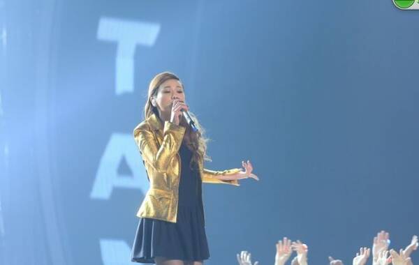 《好歌曲》总决赛将于本周五上演，蔡健雅穿超短裙亮相《好歌曲》总决赛。