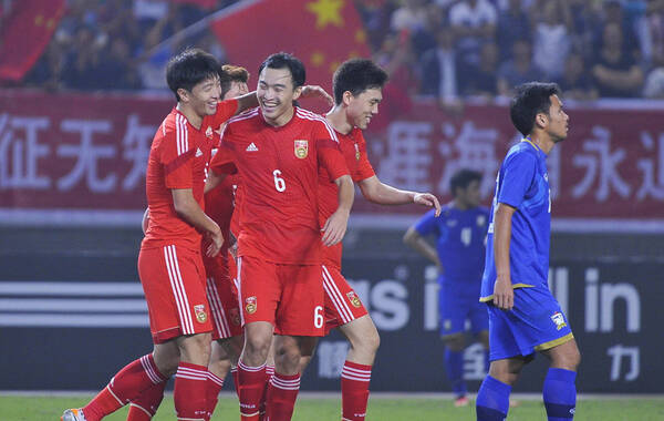 国国家队与泰国进行一场友谊赛,最终,国足3-0完