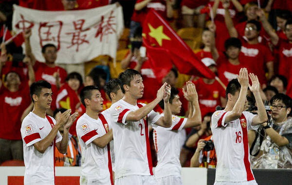 北京时间1月22日，2015澳大利亚亚洲杯1/4决赛，国足迎战东道主澳大利亚。下半场48分钟卡希尔倒钩打破场上僵局，随后卡希尔头球梅开二度，凭借卡希尔的两粒进球澳大利亚2-0战胜国足晋级半决赛，国足则遗憾的止步八强。