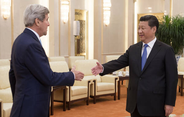 2015年5月17日，习近平在人民大会堂会见美国国务卿克里。