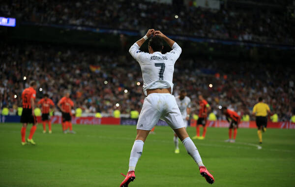 欧冠-C罗帽子戏法贝尔伤退 皇马4-0大胜10人矿