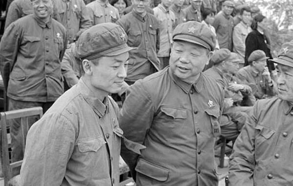 1968年辽宁革命委员会成立，27岁的毛远新担任副主任，被视为“可靠接班人”，成为中国最年轻的省级干部。不久,他又担任沈阳军区政委。