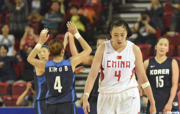 2014年10月2日，韩国仁川，2014年仁川亚运会女篮决赛，中国女篮64-70不敌韩国，无缘亚运四连冠。这既是女篮项目1974年进入亚运会以来，韩国队第4次获得亚运女篮冠军，也是时隔20之后韩国队首次夺冠。而此前的三届亚运会，中国女篮曾经夺得三连冠。