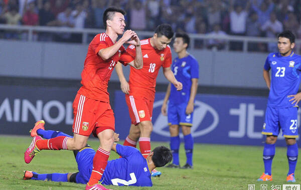国国家队与泰国进行一场友谊赛,最终,国足3-0完