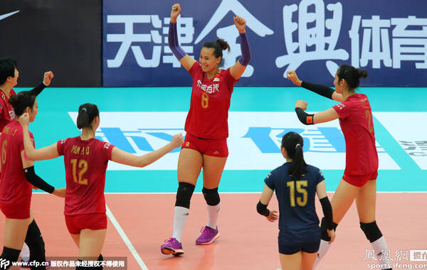 北京时间2015年5月26日下午16点，天津，女排亚锦赛展开1/4决赛，中国女排对阵哈萨克斯坦女排。最终中国女排表现强势，以3-0击败对手，进入四强。三局的比分分别是25-13、25-11和25-11。半决赛中国女排将对阵卫冕冠军泰国队。