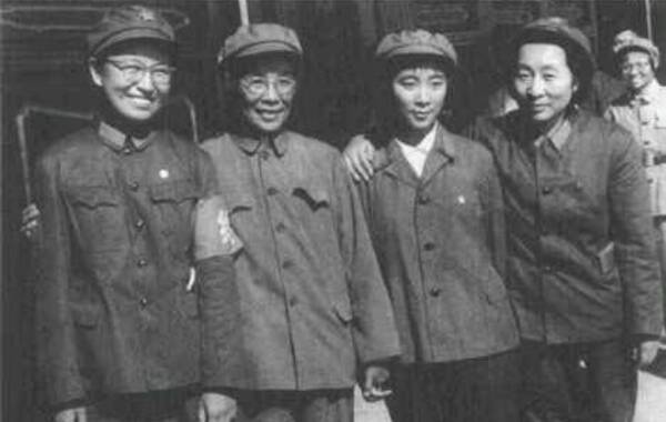 林彪引用雷锋的话为毛主席语录题词时故意不写哪句|前言| 语录_