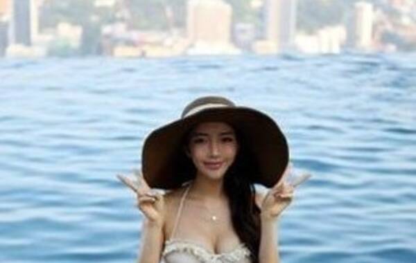 韩28岁<em>美女</em>教师自拍照网络走红 比基尼<em>性感</em>火