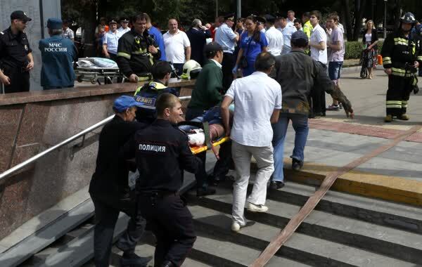莫斯科地铁一隧道内7月15日发生列车脱轨事故，截止目前已经造成16人死亡，其中包括列车司机。俄罗斯紧急情况部称，目前已经排除恐怖袭击的可能性。