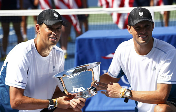北京时间9月8日消息2014年美国网球公开赛进入最后一个比赛日的争夺，男双决赛中，头号种子布莱恩兄弟以6-3 6-4战胜了11号种子格拉诺勒斯/马克-洛佩兹，成功收获第5个美网桂冠，这是他们第16次在大满贯登顶，也是兄弟俩联手拿下的第100个男双冠军。
