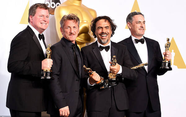 当地时间2015年2月22日，洛杉矶，第87届奥斯卡金像奖颁奖礼（87th Annual Academy Awards）在美国好莱坞杜比剧院举行。影片《鸟人》在颁奖礼上获最佳导演、最佳影片等4大奖项，成为本家奥斯卡最大赢家。