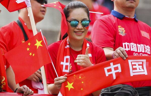 佩兰:在不丹看到中国球迷太感动 国足需要他们