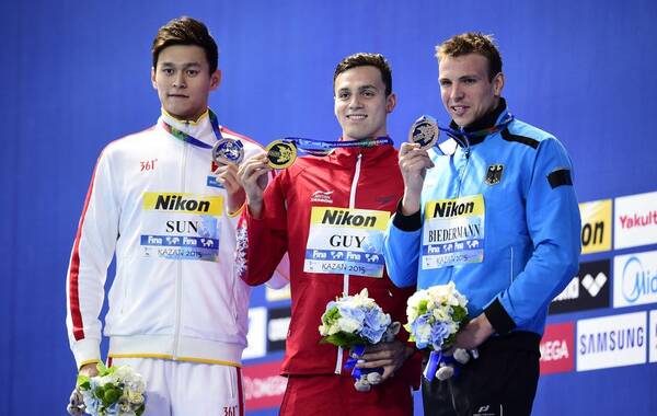 北京时间8月4日晚，在俄罗斯喀山进行的2015年世界游泳锦标赛结束了男子200米自由泳决赛争夺，中国选手孙杨在150米时一度领先，但在冲刺阶段，盖伊后来居上夺冠，孙杨遗憾夺得银牌。