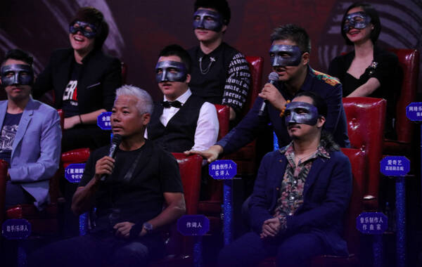 方文山点评超犀利 蒙面歌王半决赛八进三赛制