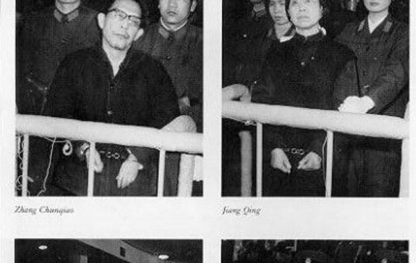 1980年11月20日，最高人民法院特别法庭开庭，审判林彪、江青反革命集团案主犯。
