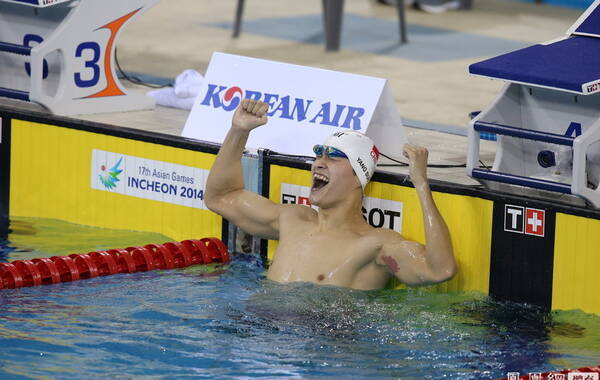 2014年9月23日，韩国仁川，2014仁川亚运会男子400米自由泳，孙杨夺冠。