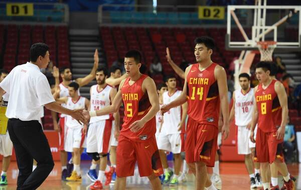 2014年9月28日，韩国仁川，2014仁川亚运会男篮第二阶段小组赛进入最后一个比赛日，中国队67-75负于伊朗队，以1胜2负的战绩结束第二阶段小组赛。中国男篮在比赛当中最多时一度领先15分，但末节日本队连续打出得分高潮，中国队则在长达7分钟时间内只有3分进账，最终中国队惨遭逆转。除非之后进行的另外一场比赛，日本队大比分负于蒙古队，否则中国队将几乎铁定无缘4强，这也意味着男篮将创造亚运会历史最差战绩。