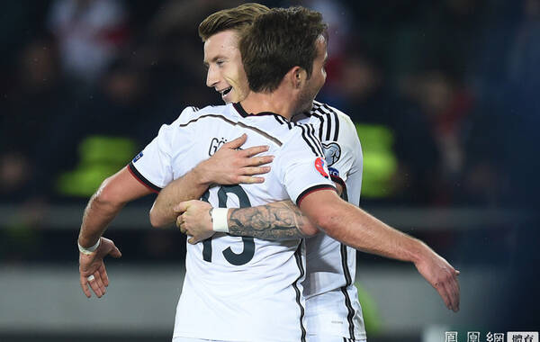 北京时间3月30日0时，欧洲杯预选赛D组在第比利斯开始1场较量，德国客场2-0击败格鲁吉亚。罗伊斯首开纪录，比赛中他还两次击中横梁，穆勒扩大比分。德国队在历史第900场比赛时取得胜利。