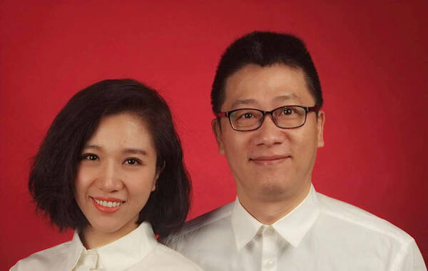 《香水有毒》胡杨林牵手江建民 结婚登记照曝