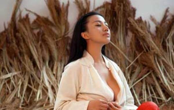 女神苏梓玲拍摄全新概念静态写真《<em>丰乳</em>肥臀》