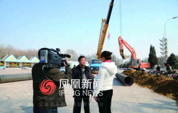 今年以来，河北省纪检监察机关加大办案力度，坚持以零容忍态度惩治腐败，截至10月底共立案14808件，其中县处级以上干部238人。一批“小官巨腐”案件也被查处。其中，秦皇岛市一涉嫌受贿、贪污、挪用公款的官员家中搜出现金上亿元，黄金37公斤，在北京和秦皇岛等地房产手续68套，贪腐程度令人触目惊心。该官员为北戴河区供水总公司原总经理马超群，图为马接受采访。