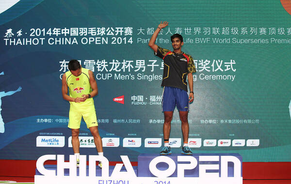 北京时间11月16日消息，2014年世界羽联超级系列赛中国公开赛展开决赛的争夺。林丹在男子单打决赛中发挥一般，他以0比2不敌印度的斯里坎斯屈居亚军。