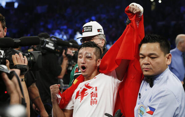外媒:邹市明眼睛受伤仍掌控比赛 以巨大优势取胜|邹市明|邹市明受伤_凤凰体育