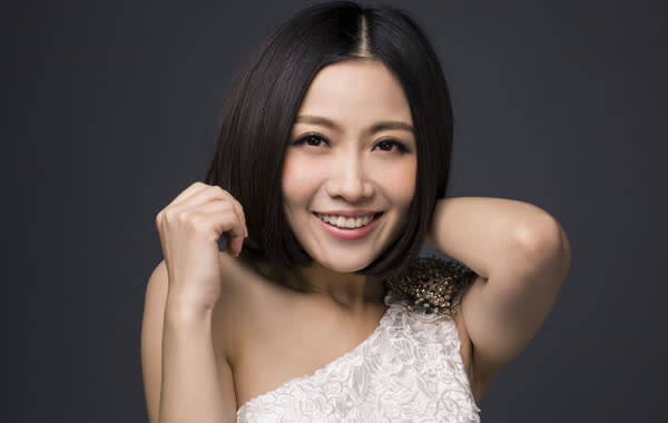 据媒体报道，著名青年歌手姚贝娜因乳腺癌复发，于2015年1月16日下午病逝于北京大学深圳医院，年仅33岁。