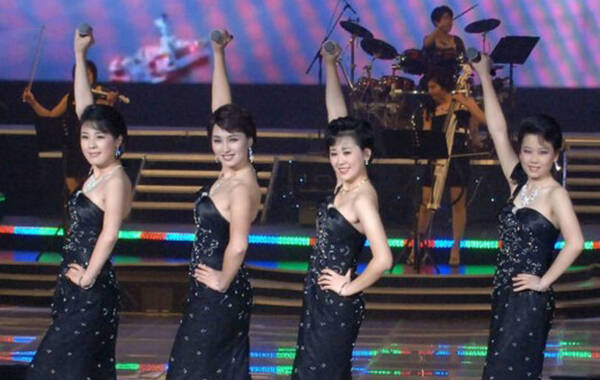 揭秘<em>朝鲜</em>版<em>辣妹组合</em> 金正恩赞其短裙过膝性感