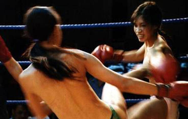 泰国<em>女子裸体</em>泰拳比赛照片曝光 选手仅穿内裤
