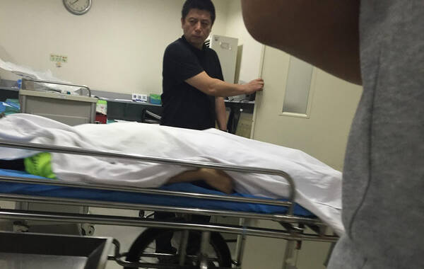 北京时间7月3日青岛海牛队在赛前训练结束后，球队外援戈基奇在大巴车上突然晕倒，后被送往医院抢救，记者从其队友处确认，戈基奇因抢救无效已晚10点25分不幸去世。