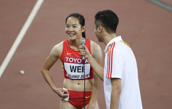 北京时间8月24日，2015田径世锦赛，女子100米半决赛中，中国队员韦永丽以11秒27的成绩刷新了个人最好成绩，但仍遗憾无缘决赛。虽然无缘决赛，但是亚洲最好成绩保持者韦永丽仍然展现出了非常好的个人状态，她从预赛开始每一枪都能刷新自己的最好成绩。