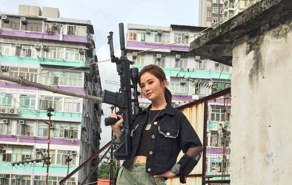 Twins变身敌对狙击手 闹市天台上演对战| Twin