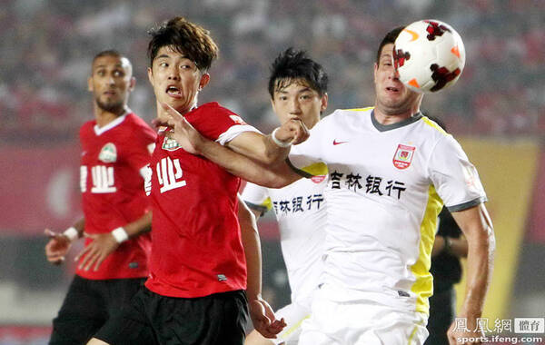 2014年7月31日，河南郑州，2014年中超联赛第17轮，河南建业0-0长春亚泰。经过90分钟激战，两队0-0握手言和，1分对于志在保级的两队都不是一个理想的结果。