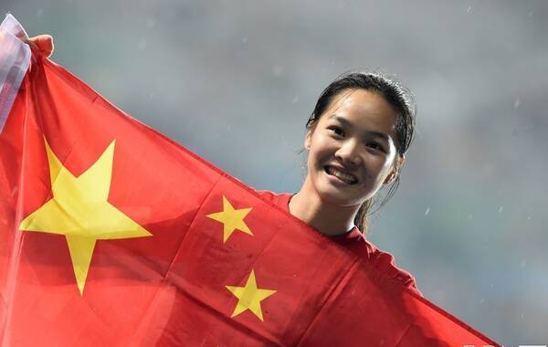 北京时间9月28日，2014年仁川亚运会进入到第9个比赛日，田径赛场展开第二日争夺，在女子100米决赛中，中国选手韦永丽获得金牌，成绩为11秒48，夺冠热门福岛千里获得银牌,成绩为11秒49，哈萨克斯坦选手奥尔加获得铜牌。