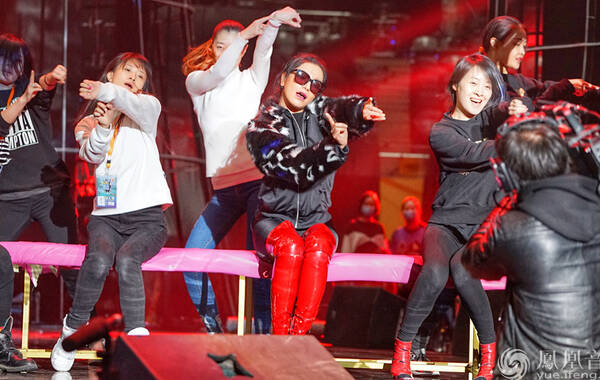 舞台女神江映蓉三首连唱湖南卫视跨年收视战激