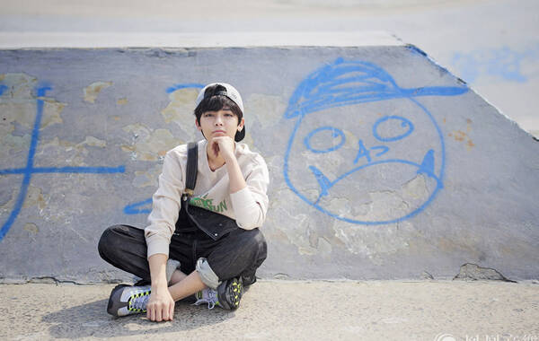 侯明昊登时尚杂志 全新风格帅气来袭|侯明昊_凤